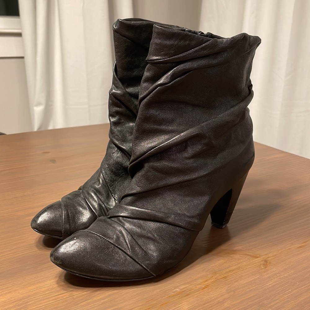 Carlos by Carlos Santana Slouchy Black Leather Ankle Bootie Heels - Size 8